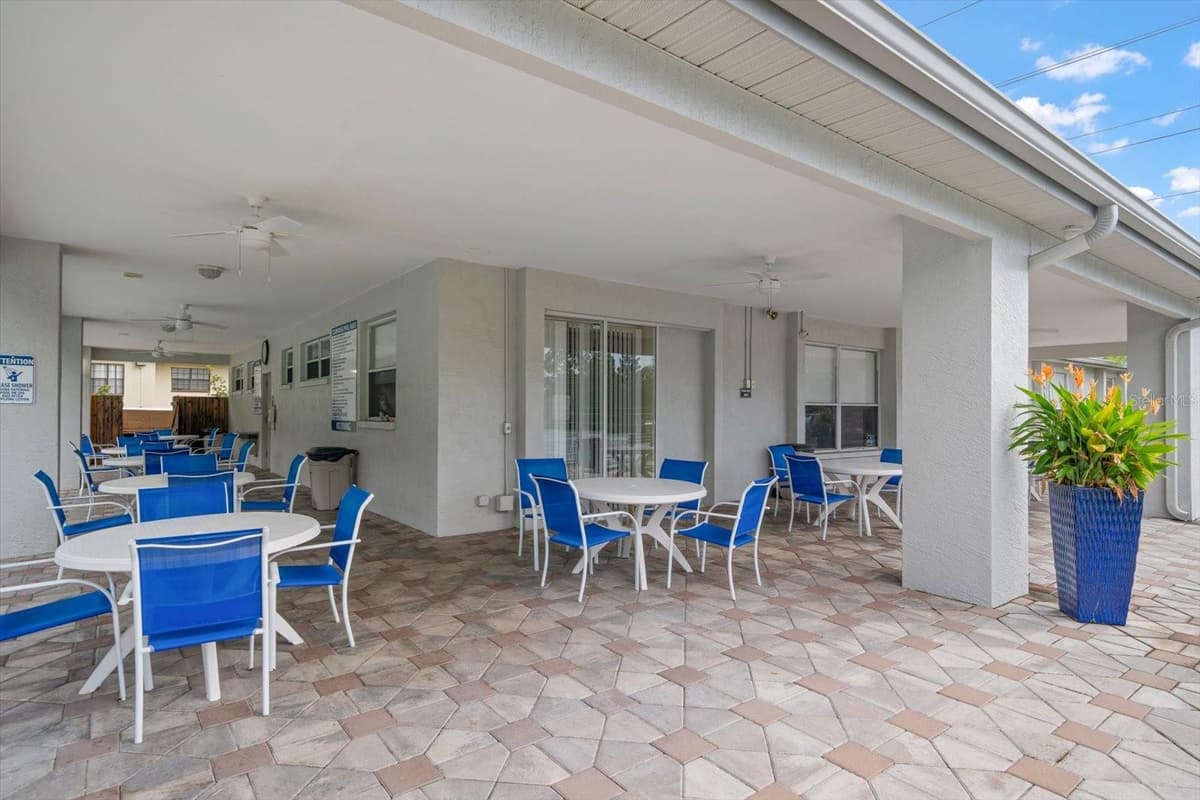 2511 ESTANCIA BOULEVARD — photo 37 of 41