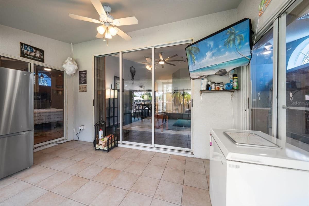 2511 ESTANCIA BOULEVARD — photo 28 of 41