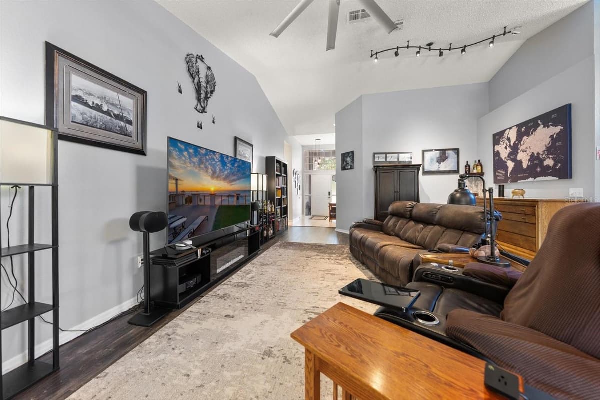2511 ESTANCIA BOULEVARD — photo 6 of 41