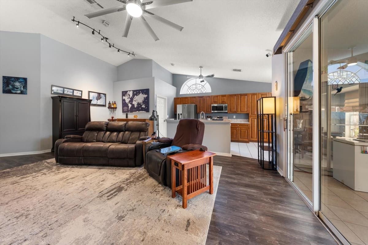 2511 ESTANCIA BOULEVARD — photo 13 of 41