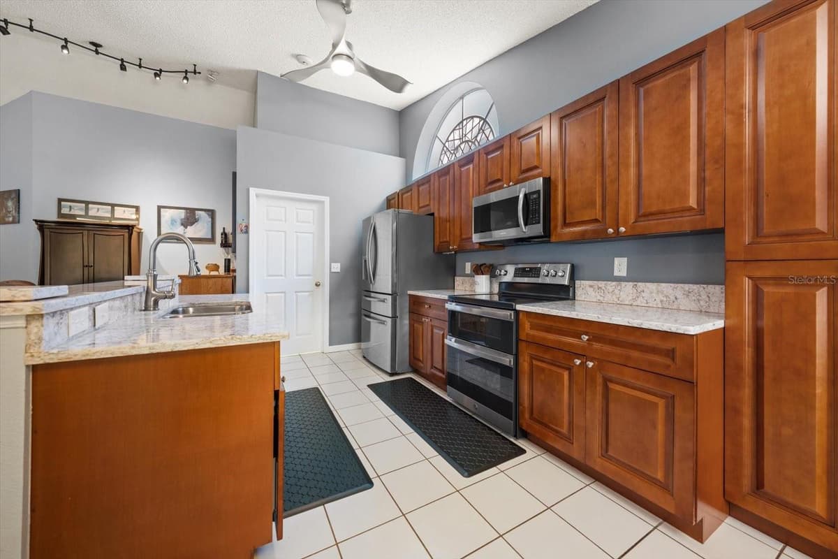 2511 ESTANCIA BOULEVARD — photo 12 of 41