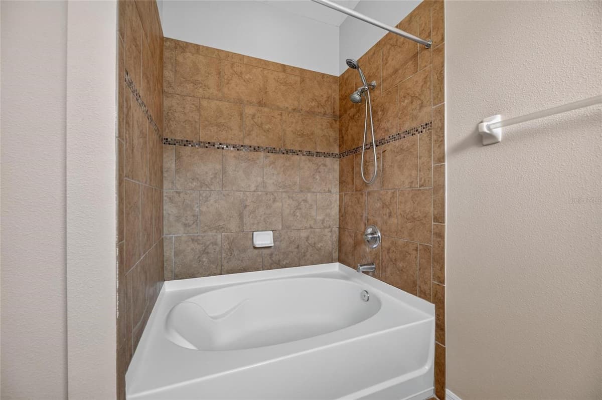 2637 WALDEN WOODS DRIVE — photo 17 of 43