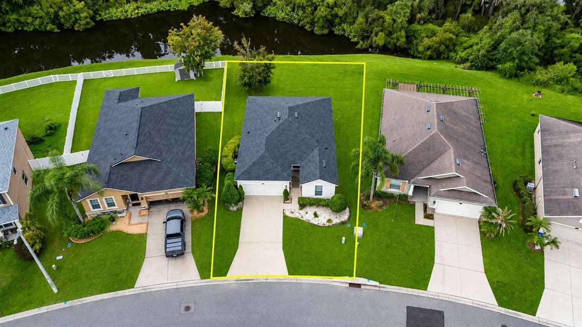 2637 WALDEN WOODS DRIVE — photo 3 of 43