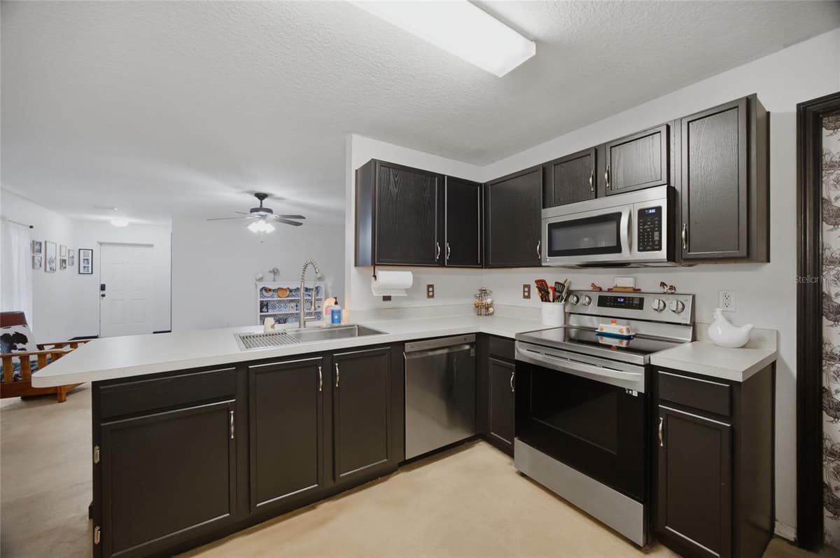 13708 TRAMORE DRIVE — photo 8 of 33