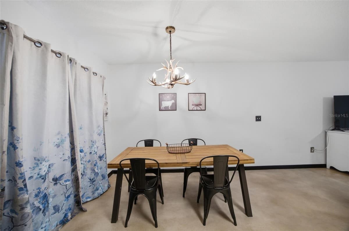 13708 TRAMORE DRIVE — photo 11 of 33