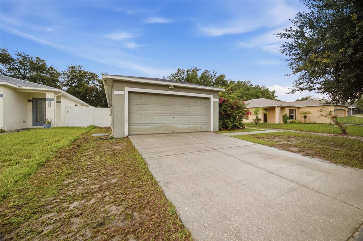 13708 TRAMORE DRIVE — photo 2 of 33