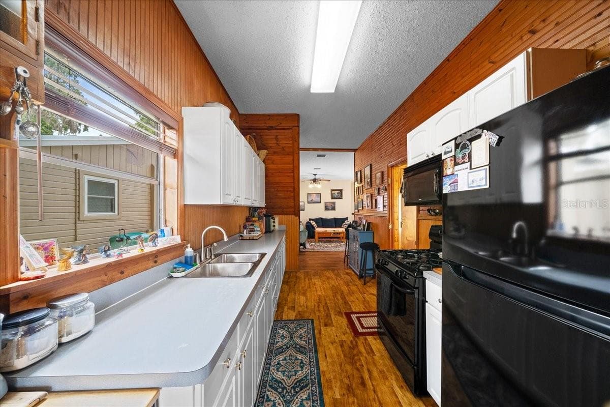 506 LAKE STREET — photo 11 of 50