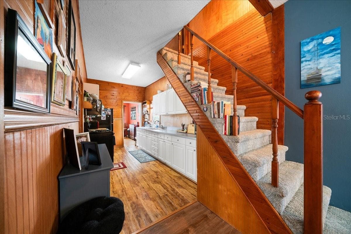 506 LAKE STREET — photo 8 of 50