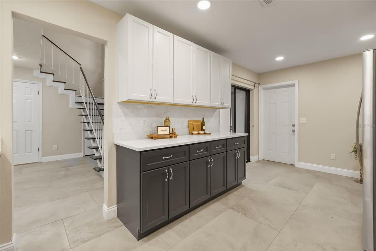 8209 SANDPOINT BOULEVARD — photo 10 of 36