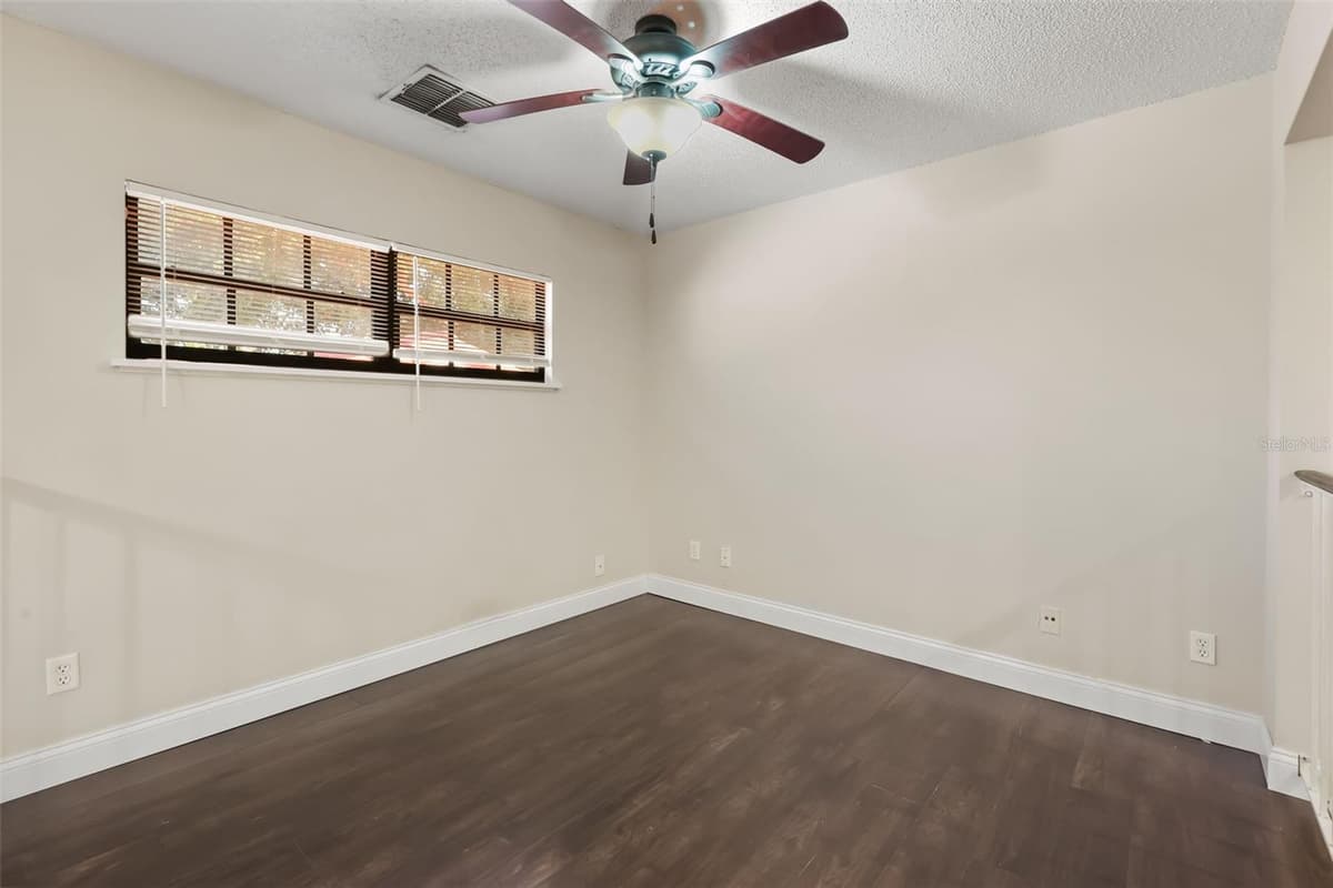 8209 SANDPOINT BOULEVARD — photo 23 of 36
