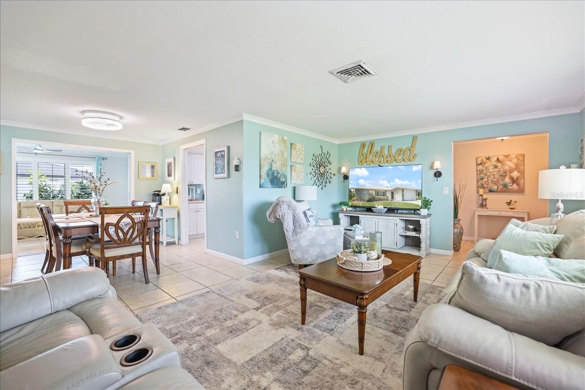 1330 CAMBRIDGE DRIVE — photo 8 of 36