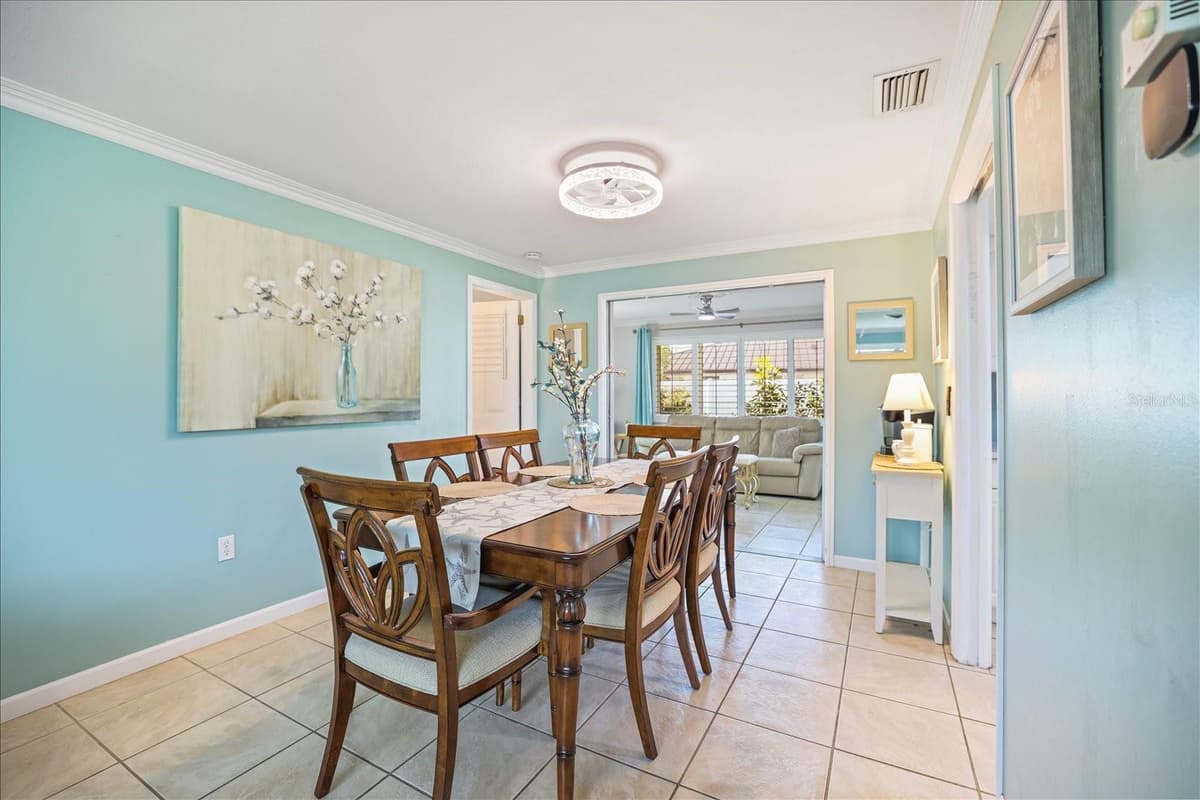 1330 CAMBRIDGE DRIVE — photo 11 of 36