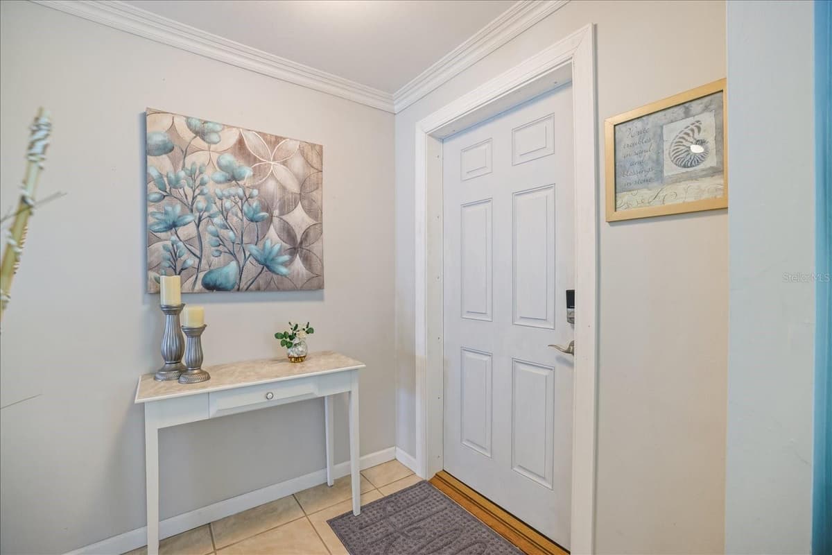1330 CAMBRIDGE DRIVE — photo 5 of 36