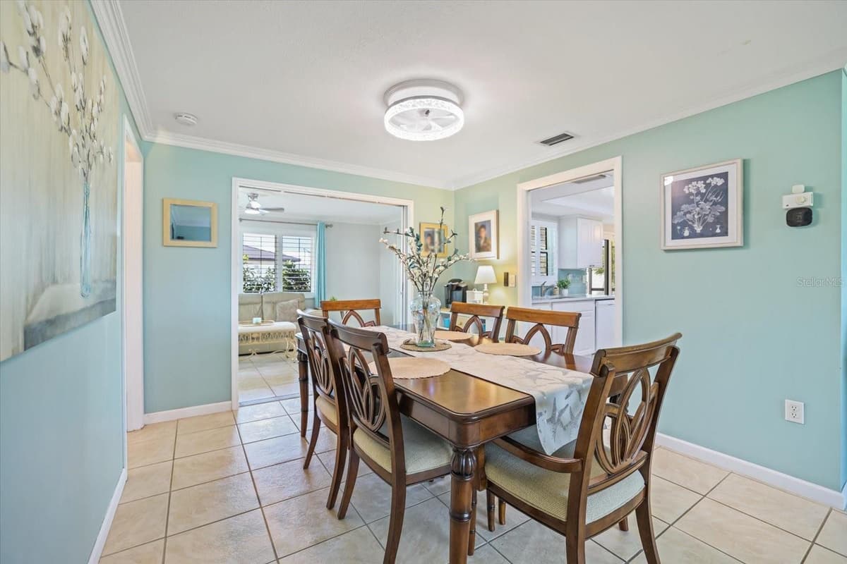 1330 CAMBRIDGE DRIVE — photo 10 of 36