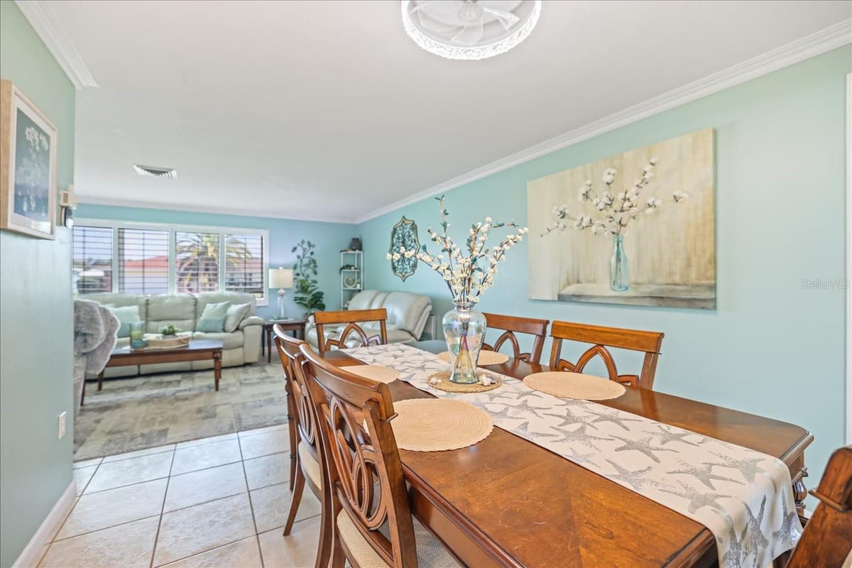 1330 CAMBRIDGE DRIVE — photo 12 of 36