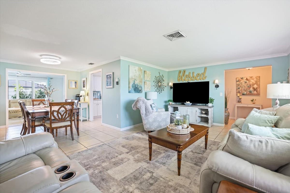 1330 CAMBRIDGE DRIVE — photo 3 of 36