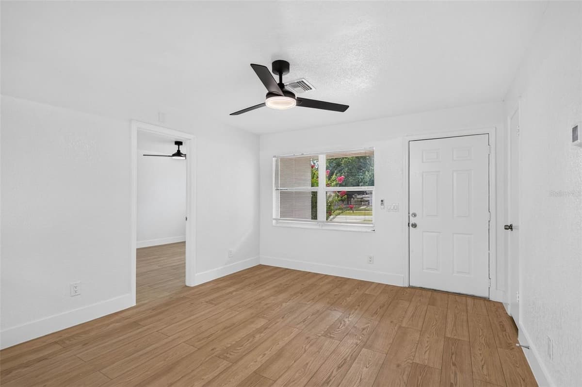 4040 TONYA COURT — photo 8 of 44
