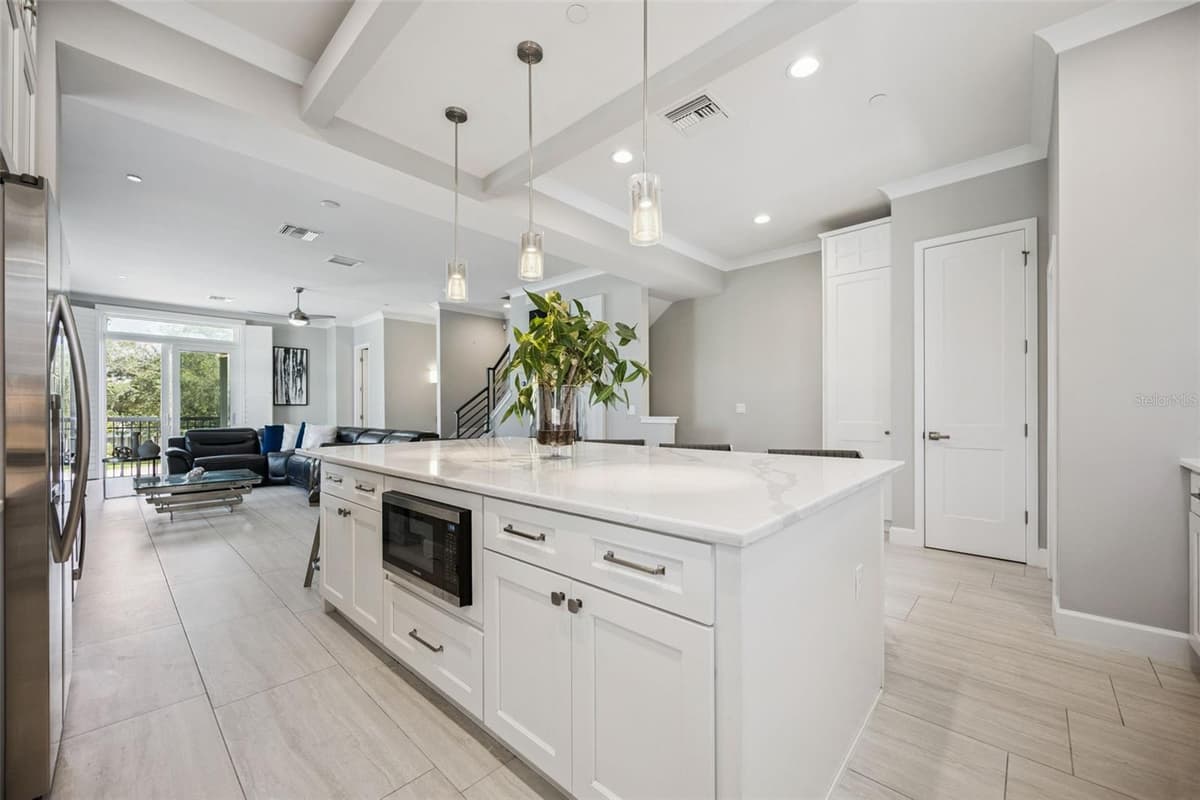 484 PLANT STREET — photo 9 of 54