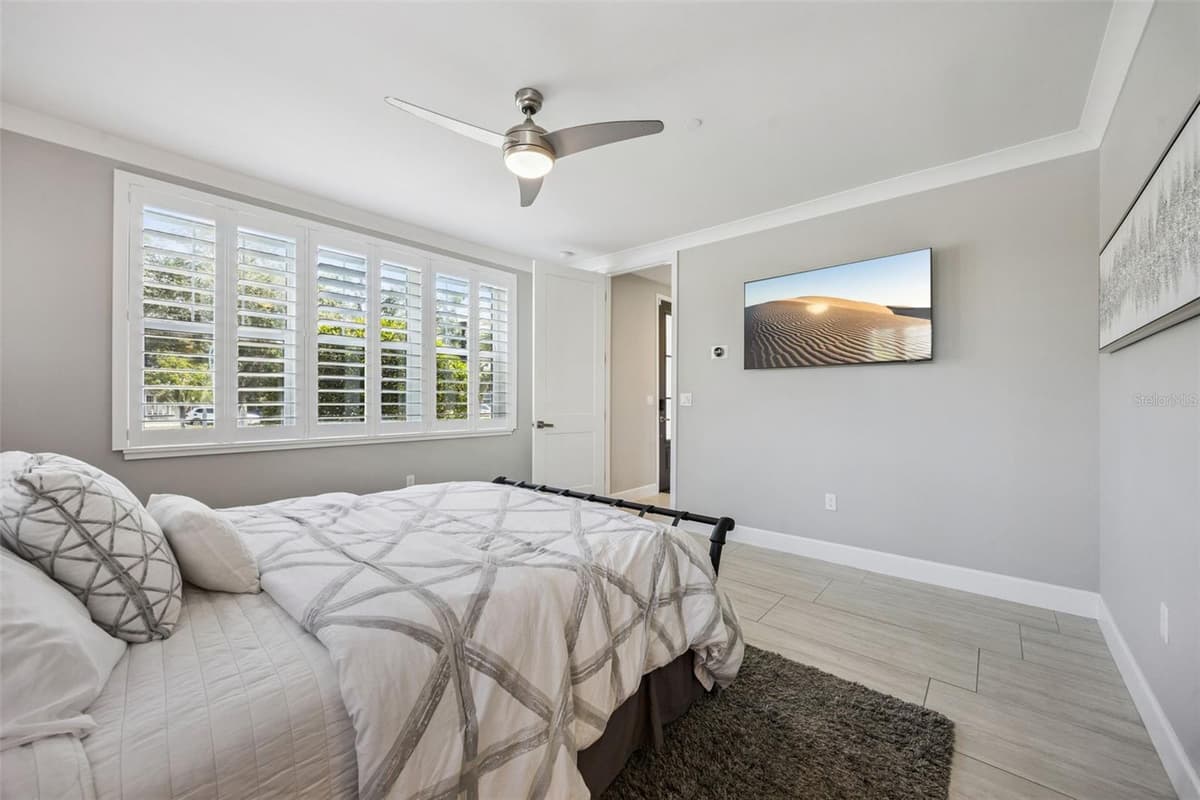 484 PLANT STREET — photo 18 of 54