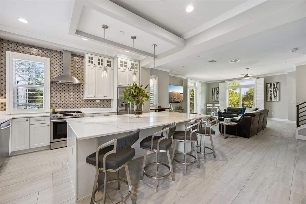 484 PLANT STREET — photo 14 of 54