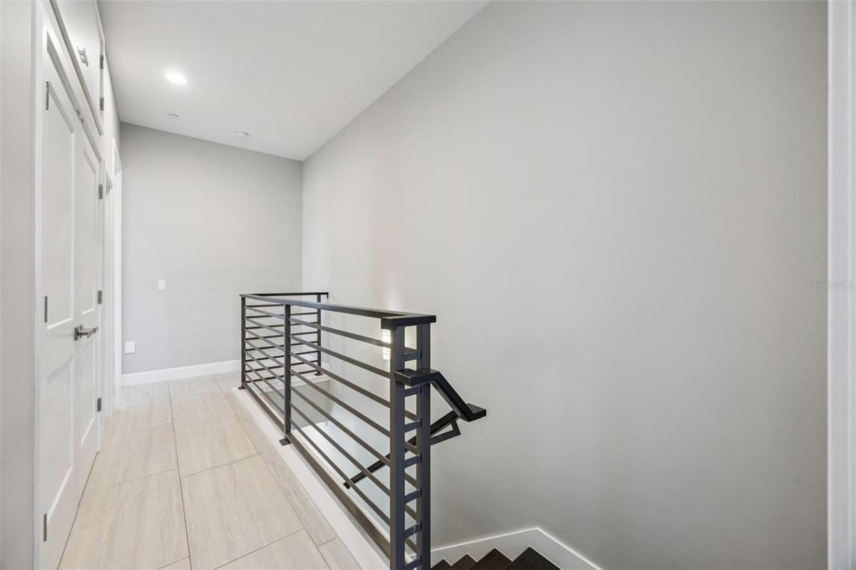 484 PLANT STREET — photo 17 of 54