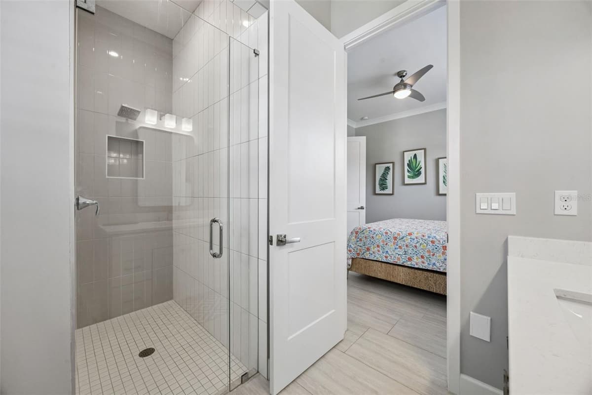 484 PLANT STREET — photo 24 of 54