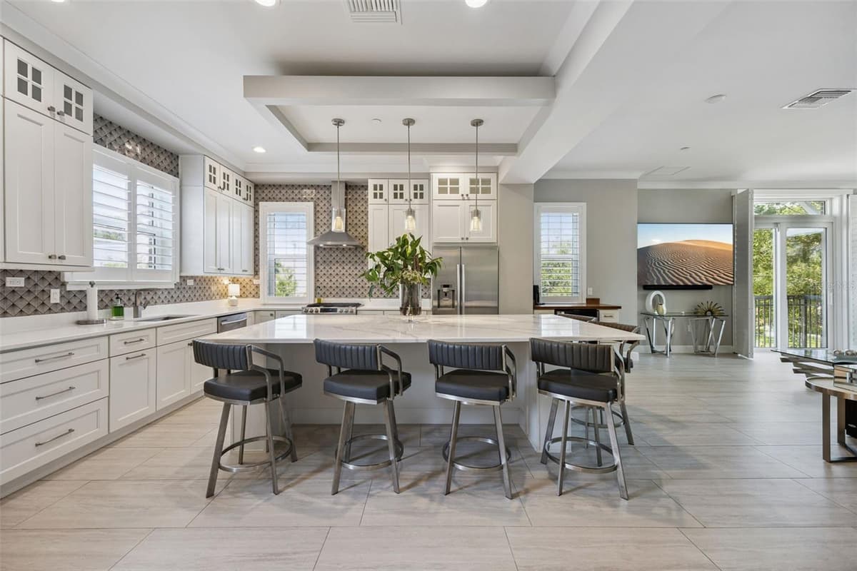 484 PLANT STREET — photo 11 of 54