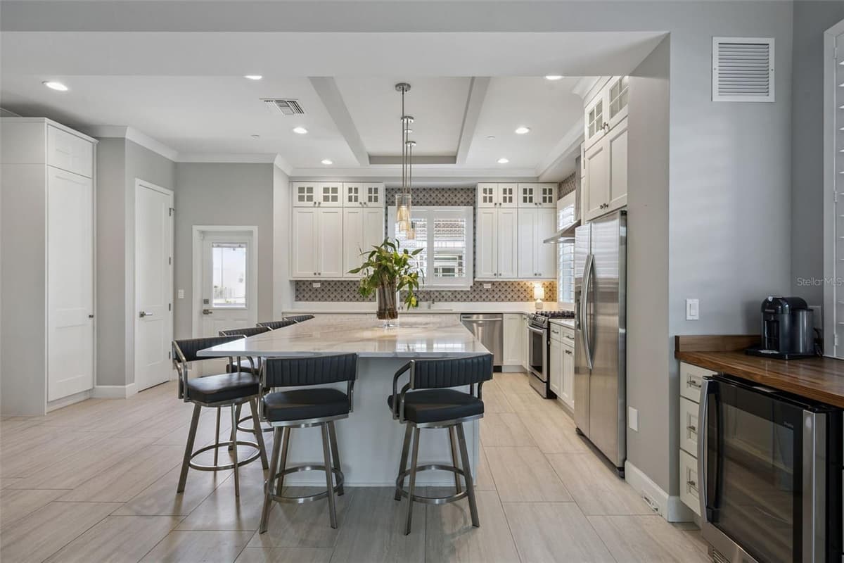 484 PLANT STREET — photo 13 of 54