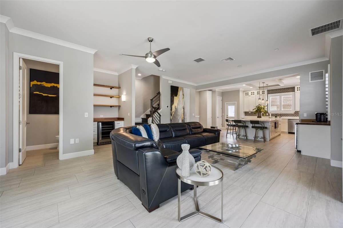 484 PLANT STREET — photo 8 of 54