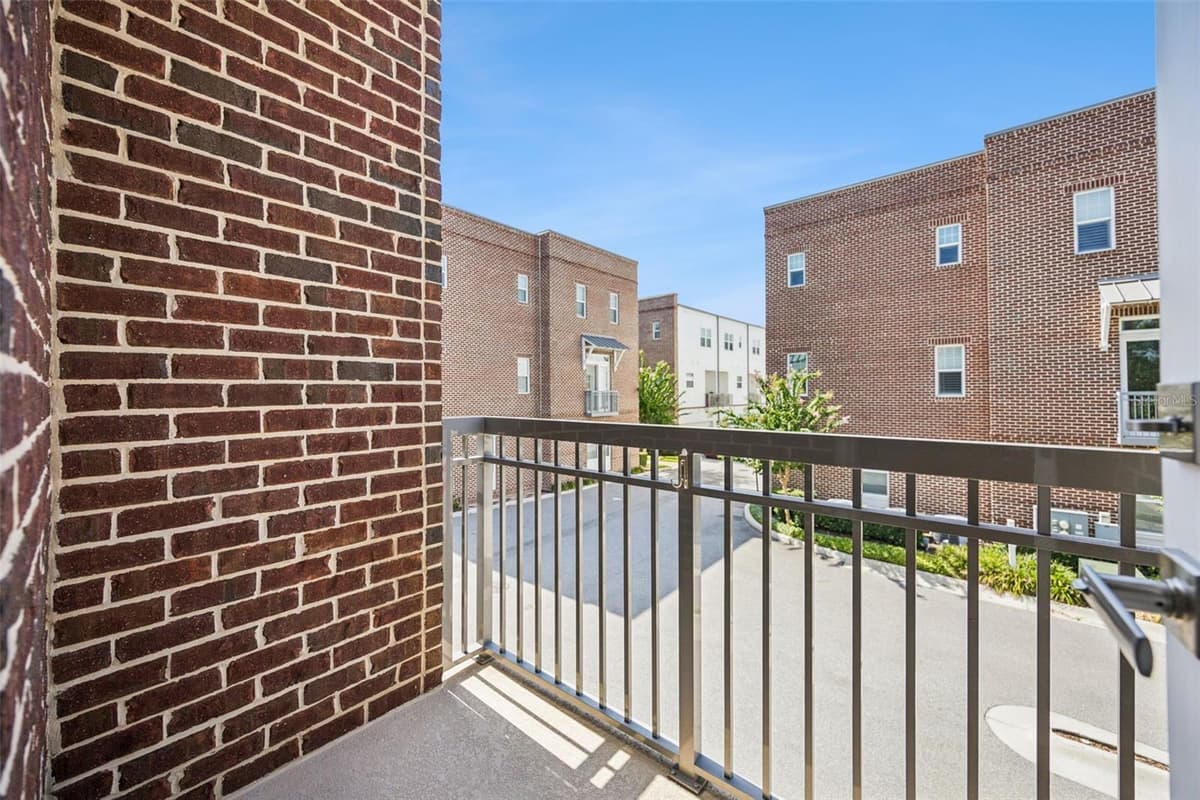 484 PLANT STREET — photo 32 of 54