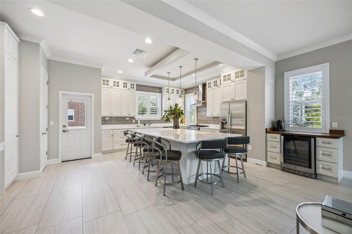 484 PLANT STREET — photo 10 of 54