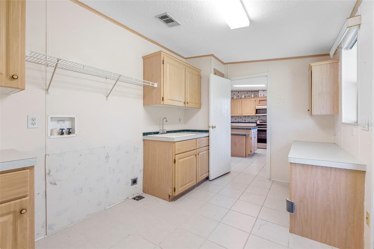 2806 LAWRENCE ROAD — photo 34 of 44