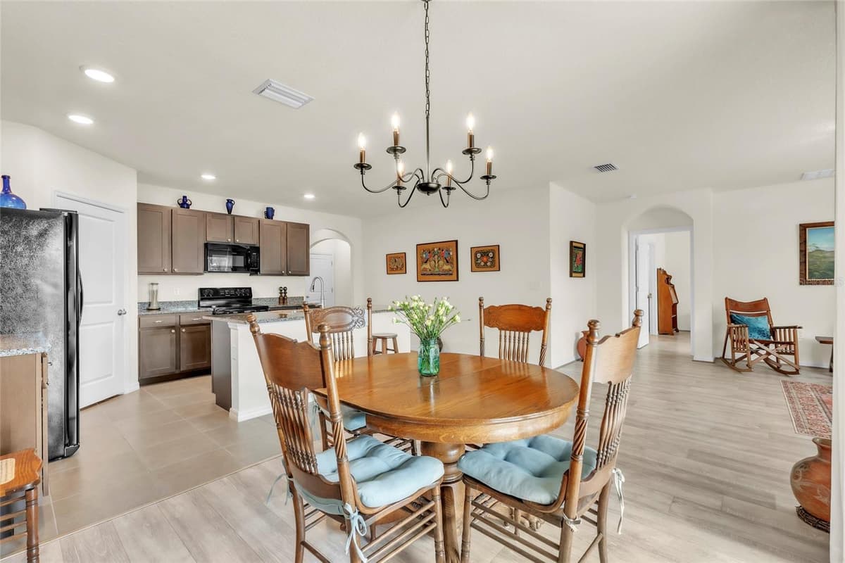 9527 SUNSTONE BOULEVARD — photo 8 of 30