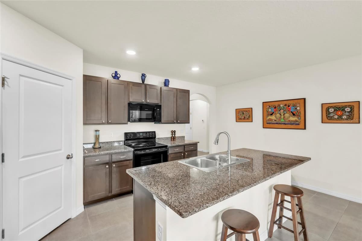 9527 SUNSTONE BOULEVARD — photo 9 of 30