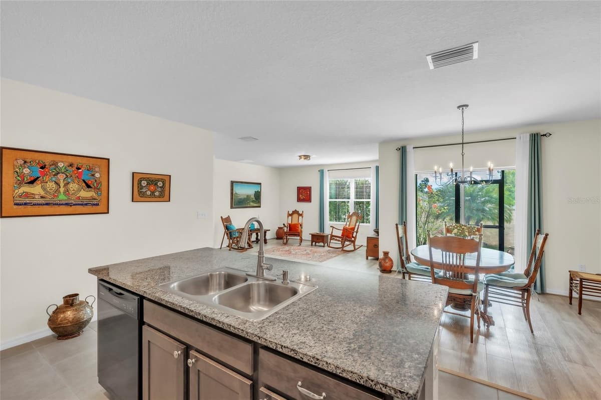 9527 SUNSTONE BOULEVARD — photo 7 of 30