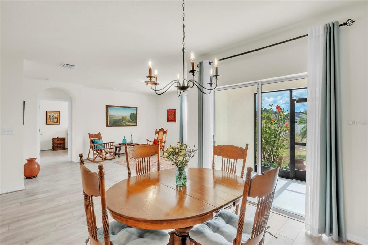 9527 SUNSTONE BOULEVARD — photo 10 of 30