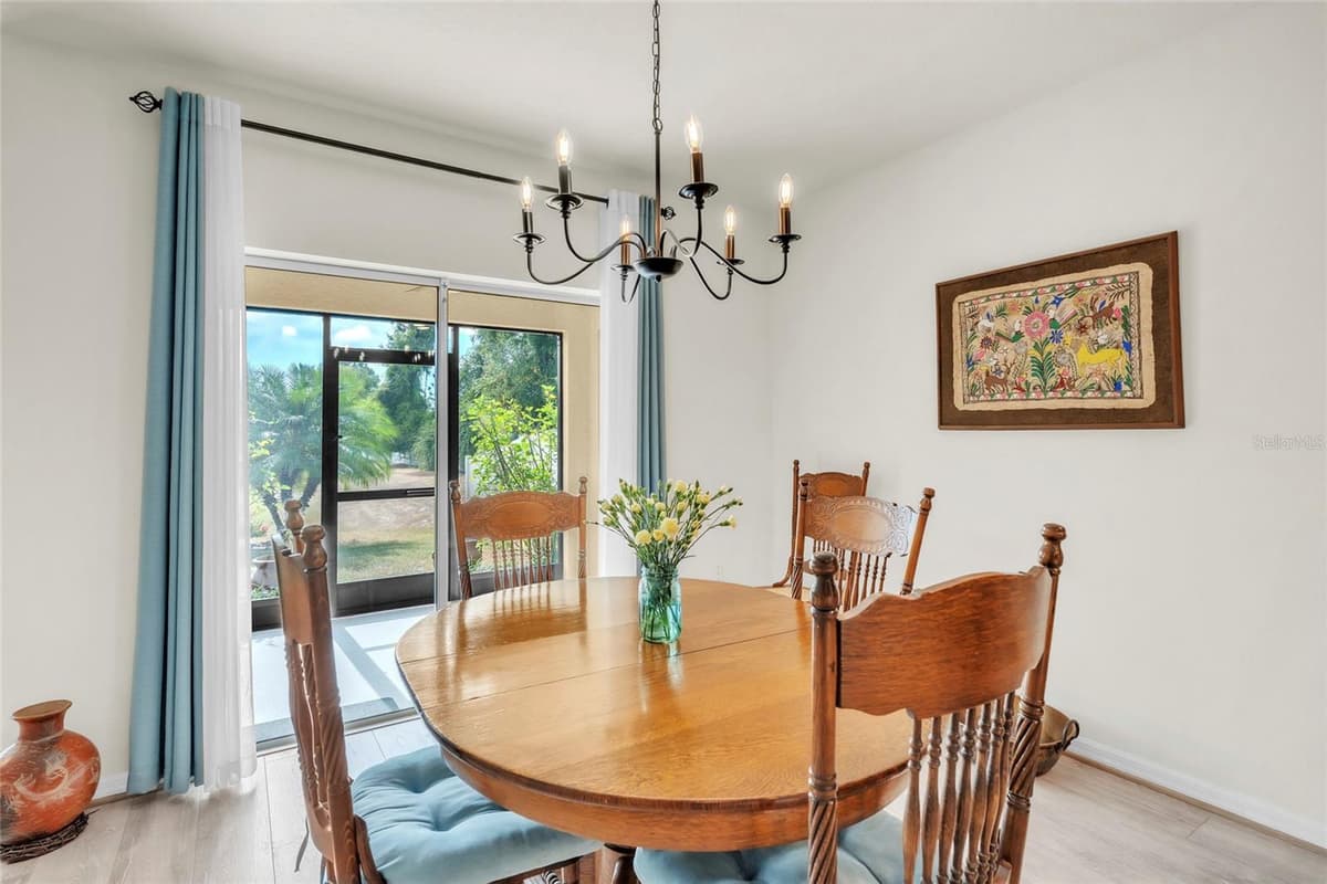 9527 SUNSTONE BOULEVARD — photo 3 of 30