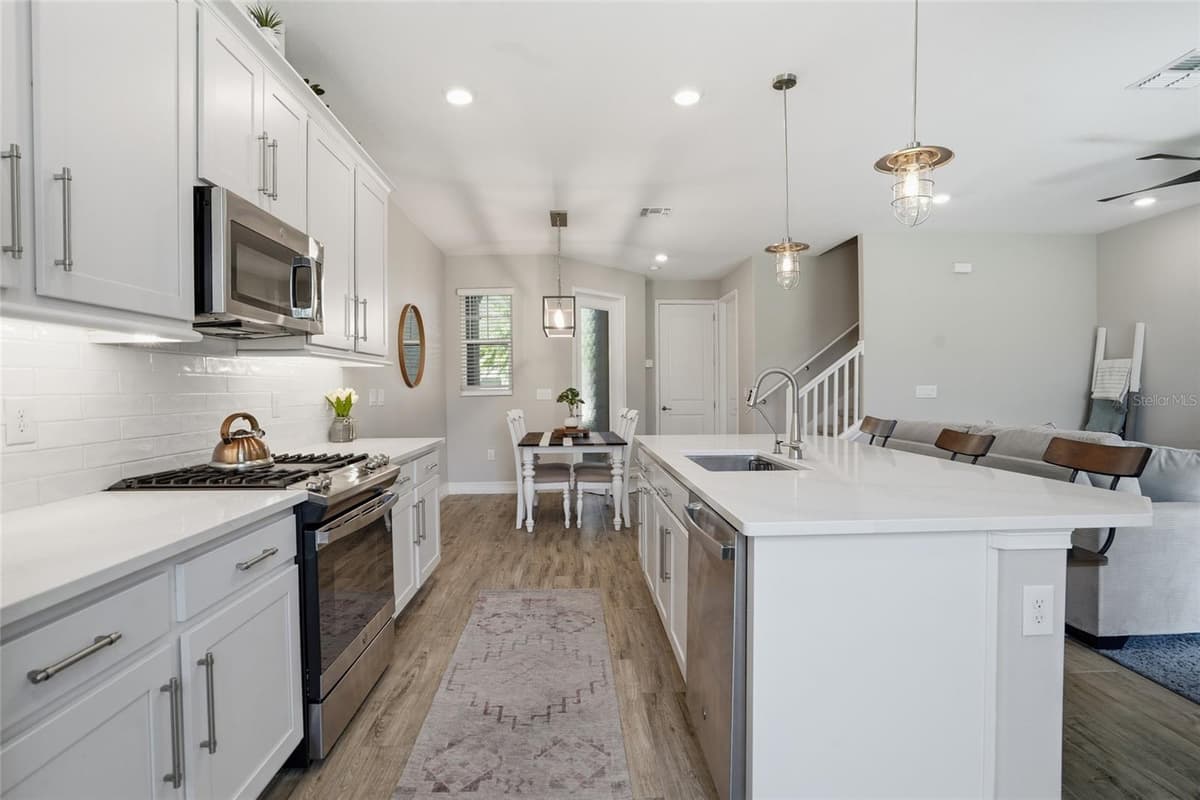 4540 ALMADA LANE — photo 11 of 44