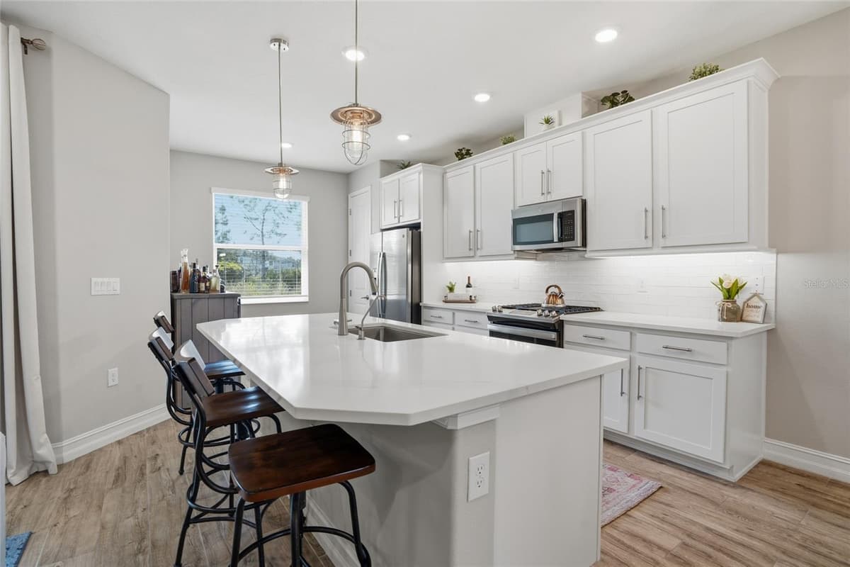 4540 ALMADA LANE — photo 10 of 44