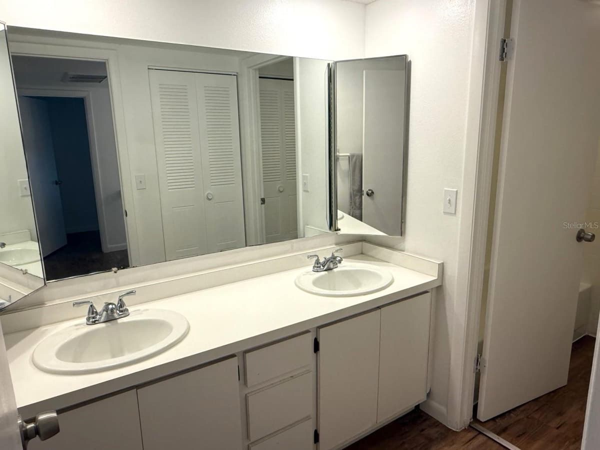 1406 PARK SHORE CIRCLE — photo 18 of 25