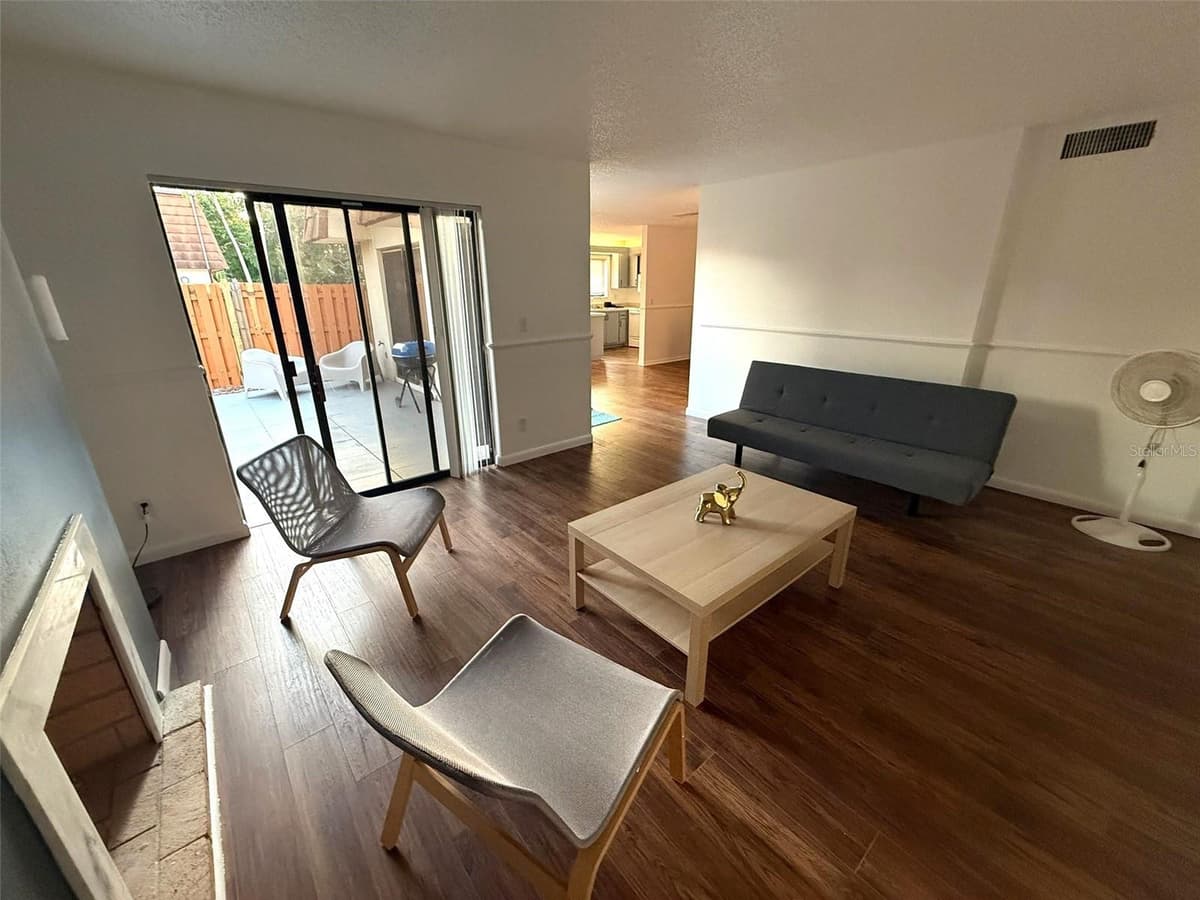 1406 PARK SHORE CIRCLE — photo 6 of 25