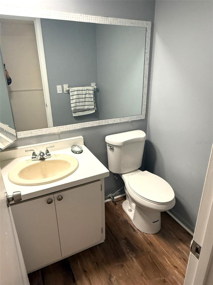 1406 PARK SHORE CIRCLE — photo 8 of 25
