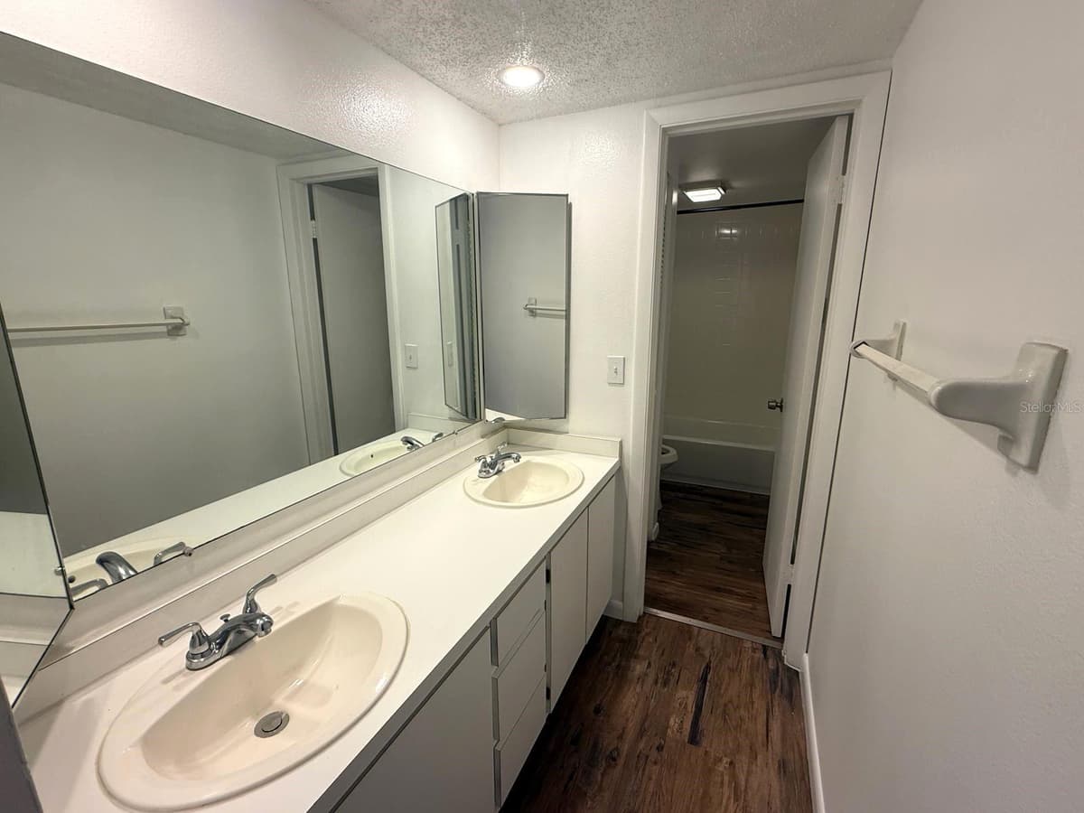 1406 PARK SHORE CIRCLE — photo 14 of 25