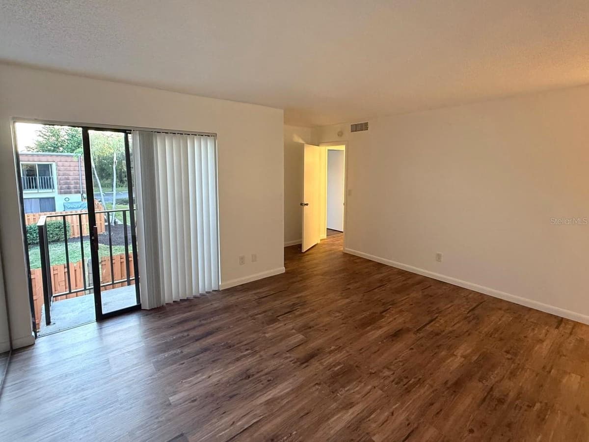 1406 PARK SHORE CIRCLE — photo 12 of 25