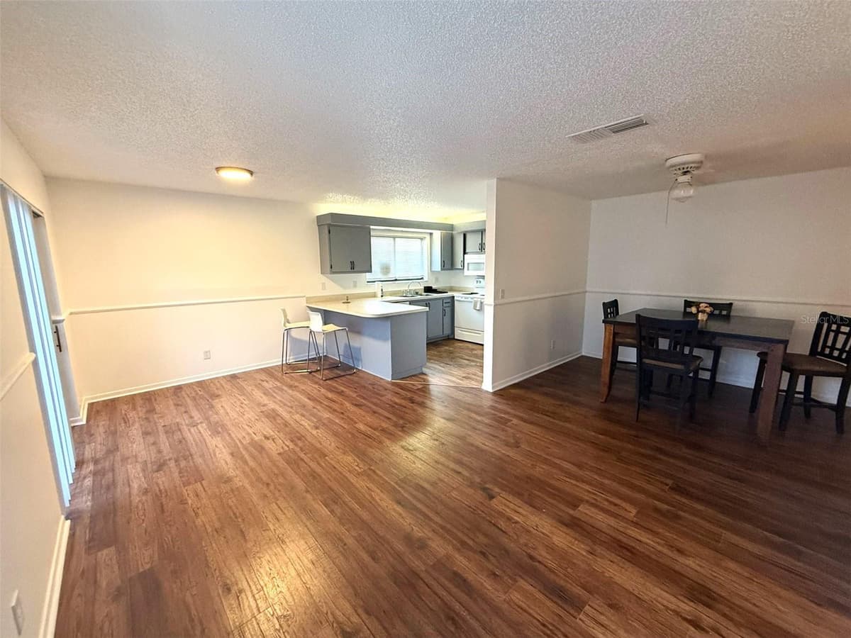 1406 PARK SHORE CIRCLE — photo 4 of 25