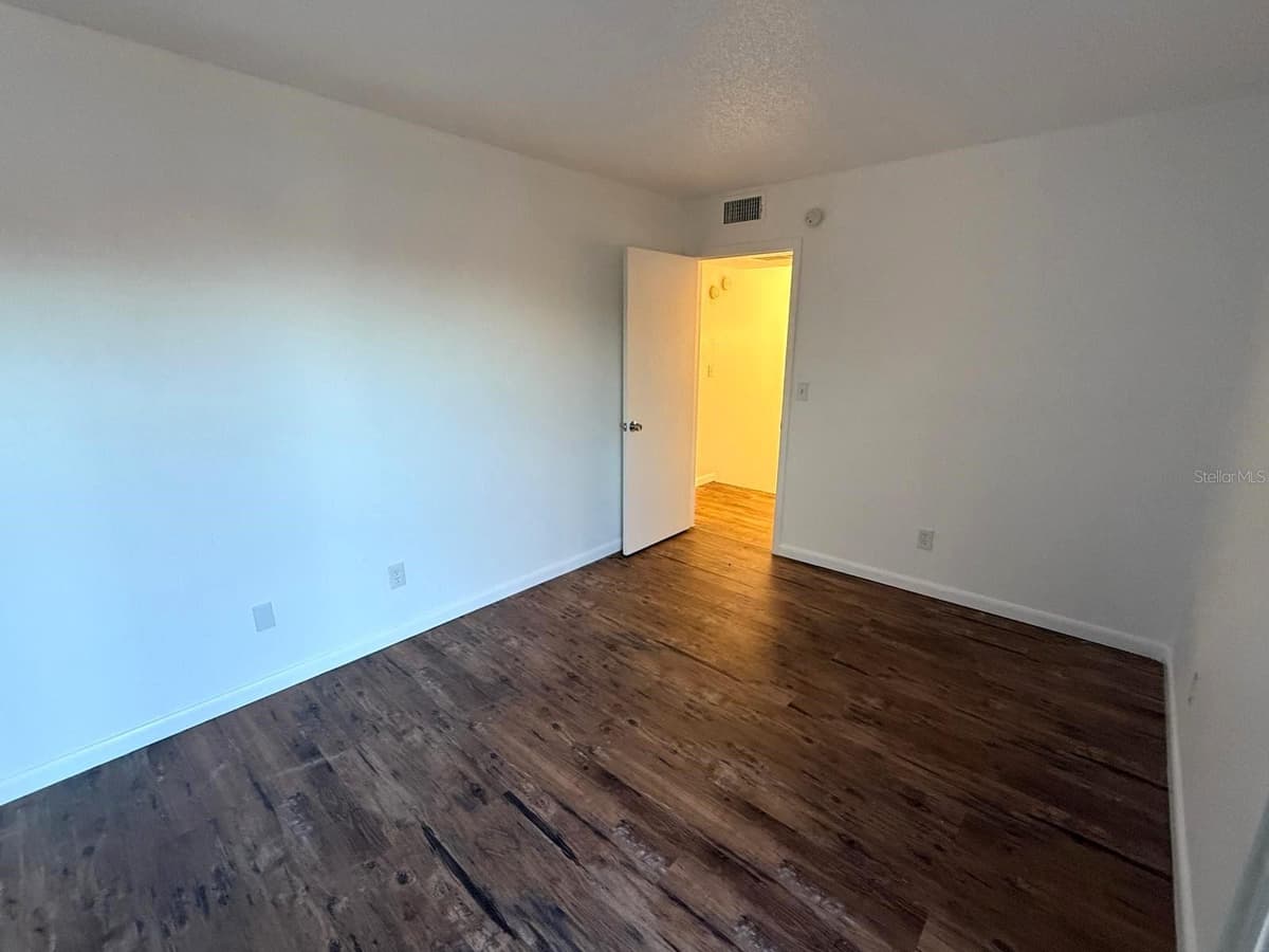 1406 PARK SHORE CIRCLE — photo 17 of 25
