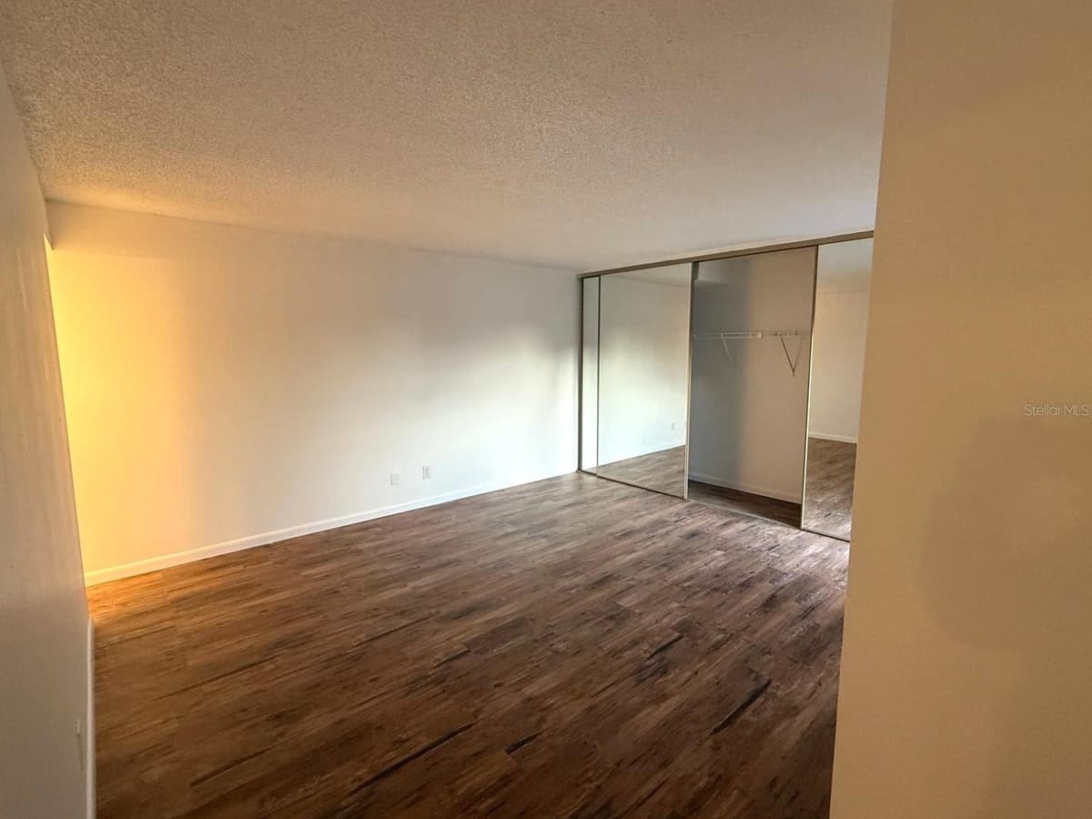 1406 PARK SHORE CIRCLE — photo 11 of 25
