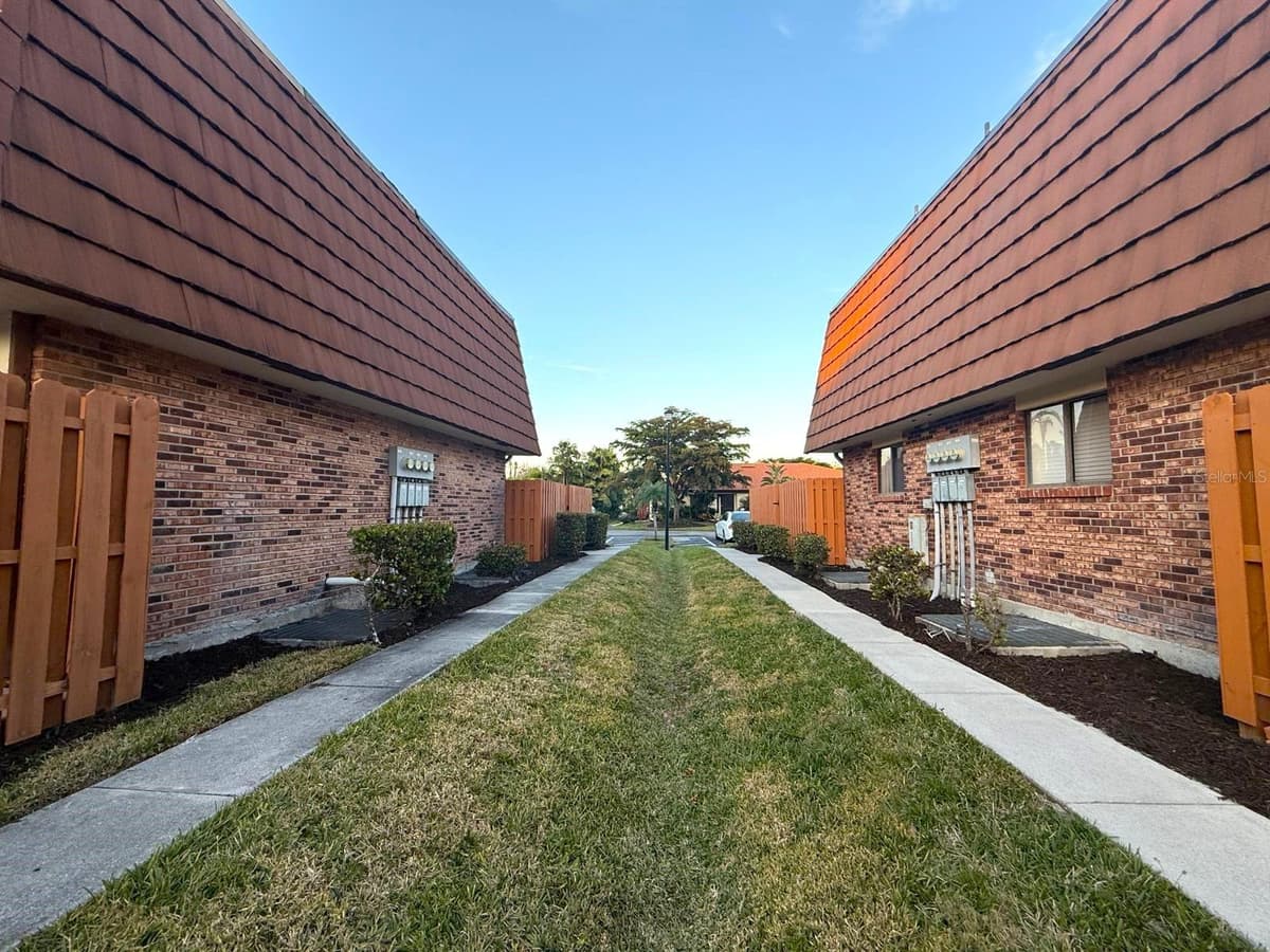1406 PARK SHORE CIRCLE — photo 24 of 25