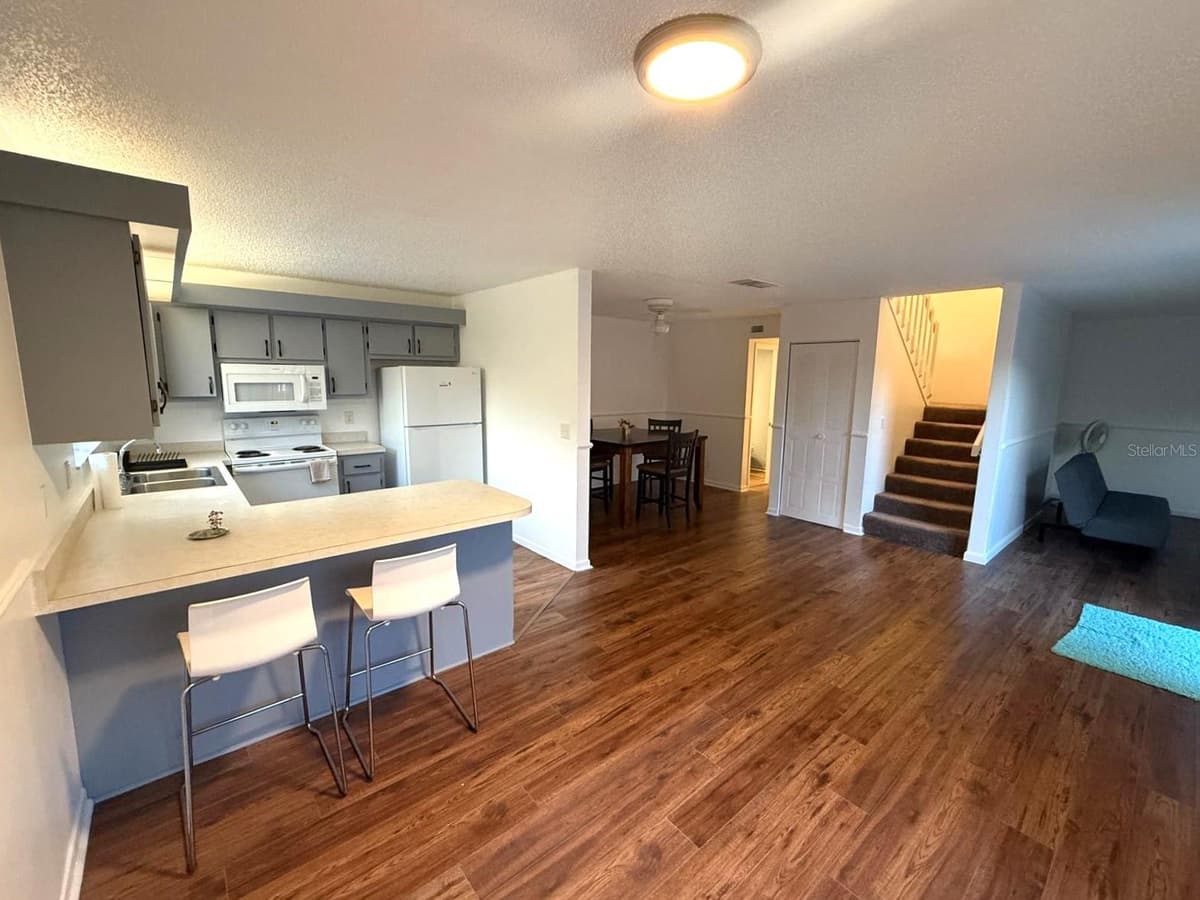 1406 PARK SHORE CIRCLE — photo 2 of 25