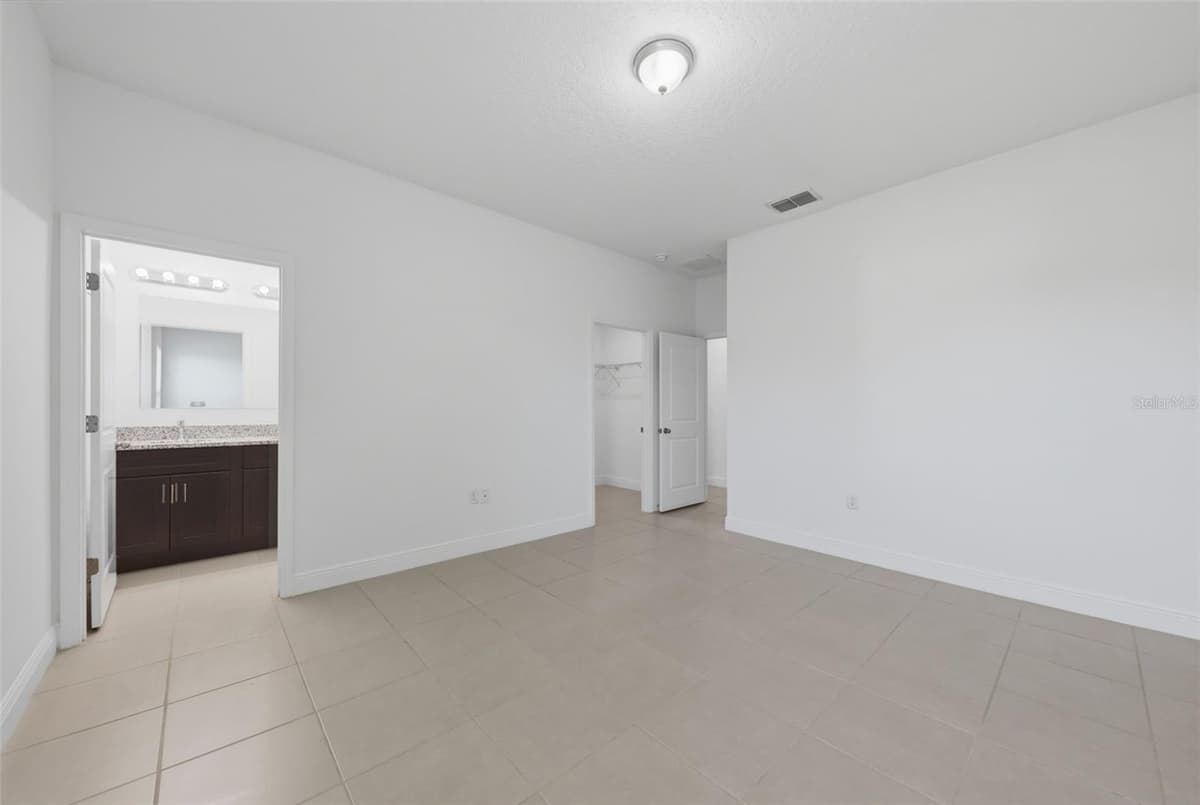 304 BEGONIA COURT — photo 27 of 32